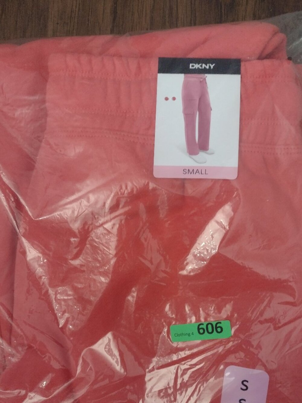 Womens DKNY Small pink cargo sweatpants new in bag
